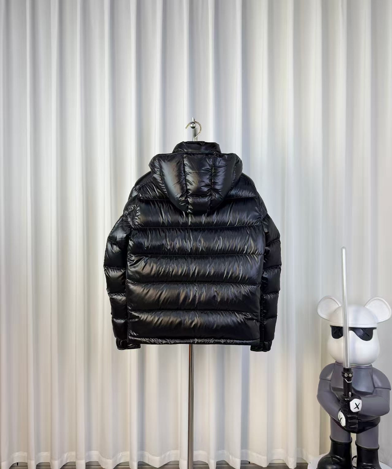 "Monc" šoninė aplikacija pūkinė striukė