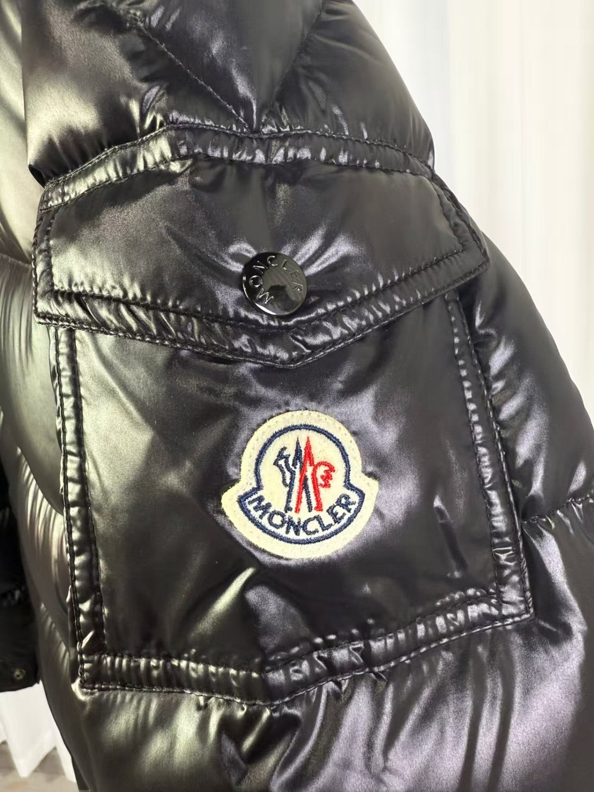 "Monc" šoninė aplikacija pūkinė striukė