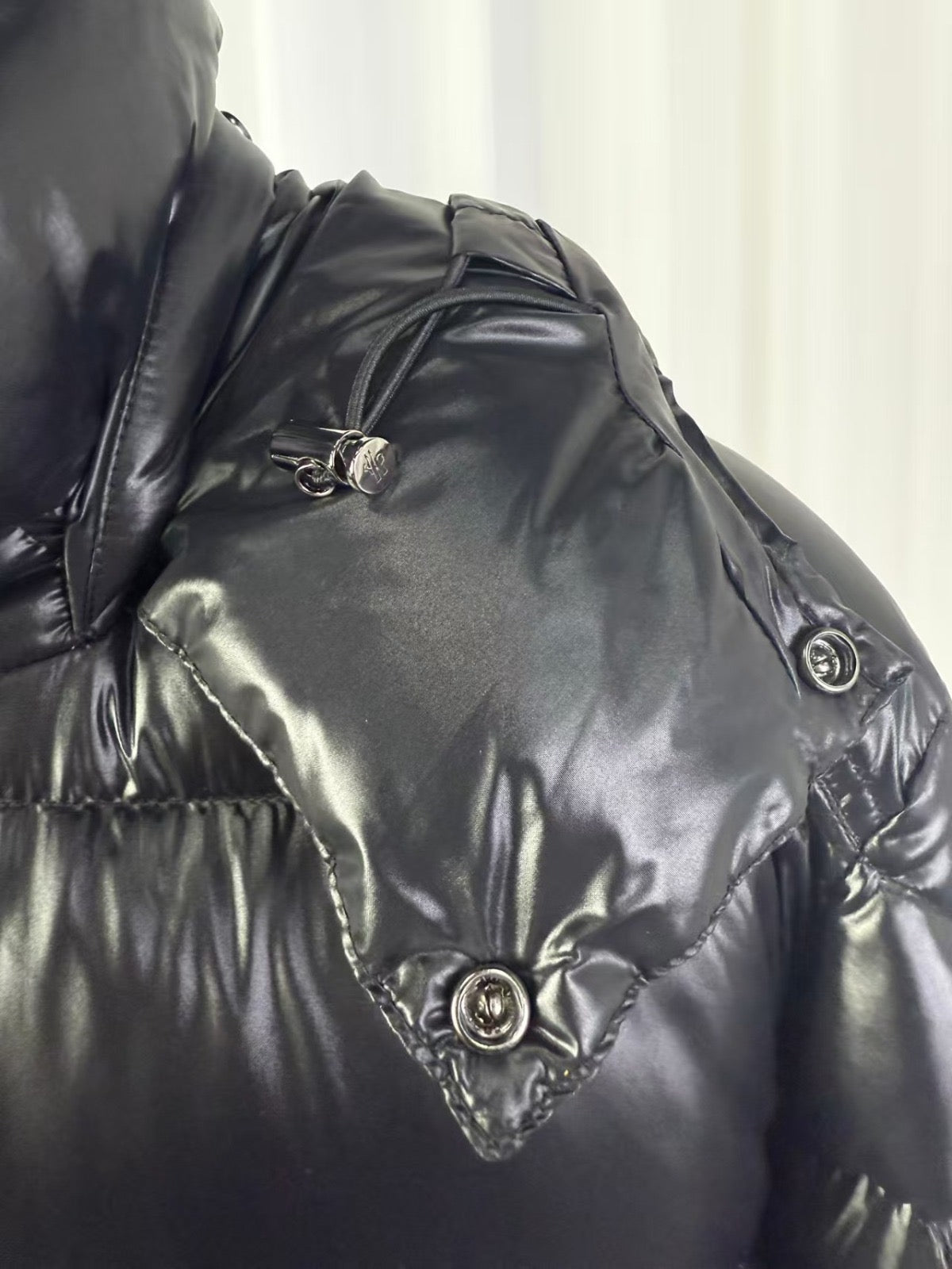 "Monc" šoninė aplikacija pūkinė striukė